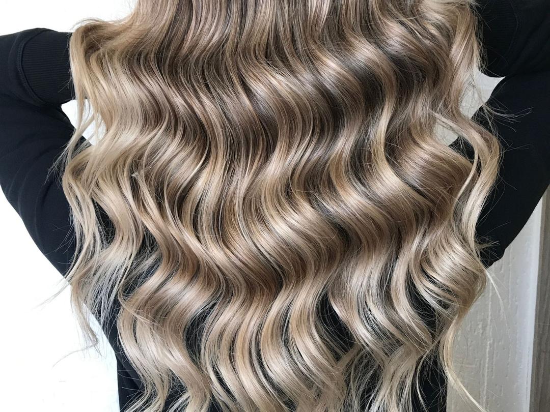 balayage ombré femme cheveux ondulés