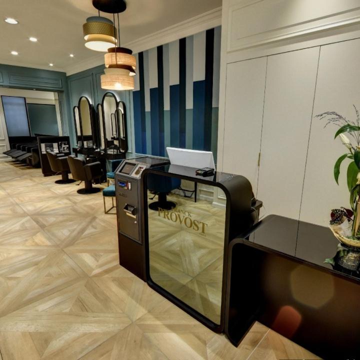 Photo espace accueil caisse Salon Franck Provost Saint Barnabé - 13012 Marseille