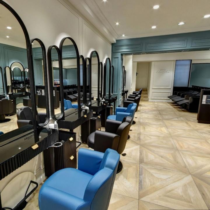 Photo espace diagnostic / consultation fauteuils bleus et noirs Salon Franck Provost Saint Barnabé - 13012 Marseille