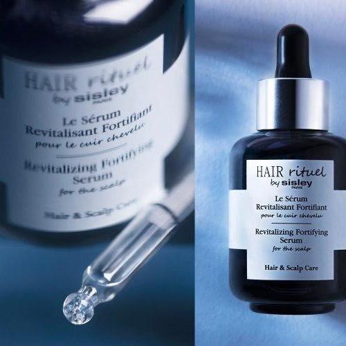 La chute de cheveux vous inquiète ?   C’est une étape normale de la vie, mais elle peut peser sur la confiance en soi.  Cette chute peut être causée par une grossesse, un stress, une anesthésie ou tout simplement un changement de saison, même pour vous, M