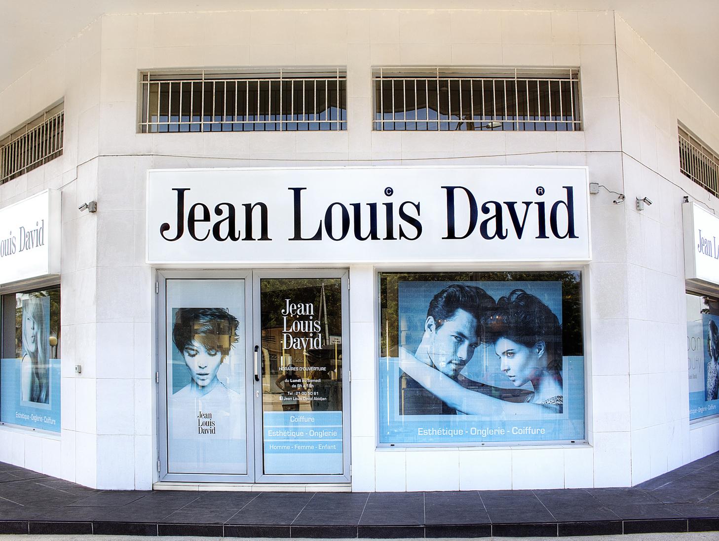 Entrée du salon Jean Louis David d'Abidjan