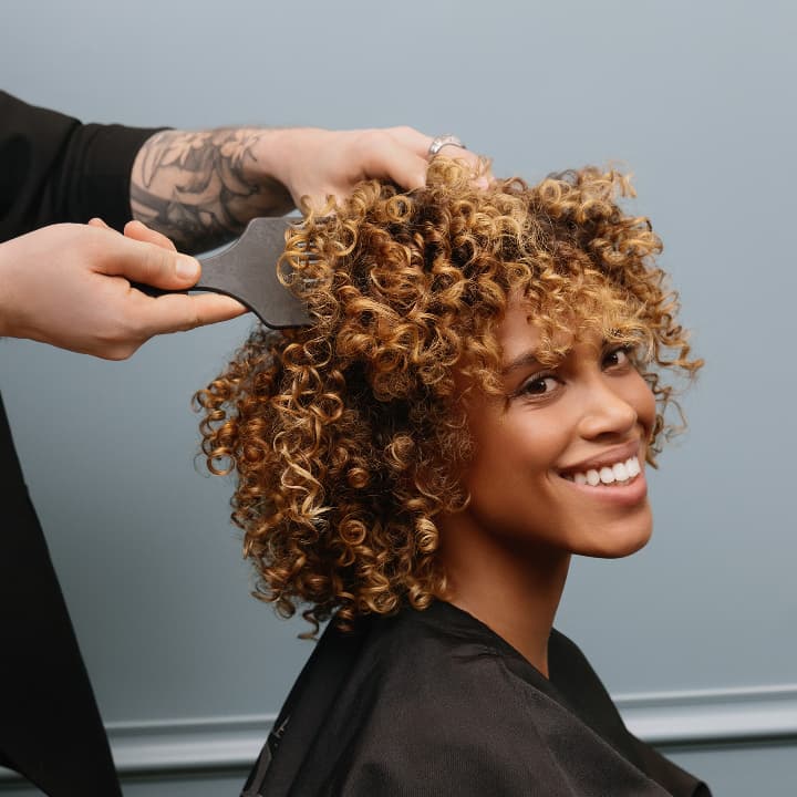 Cheveux bouclés